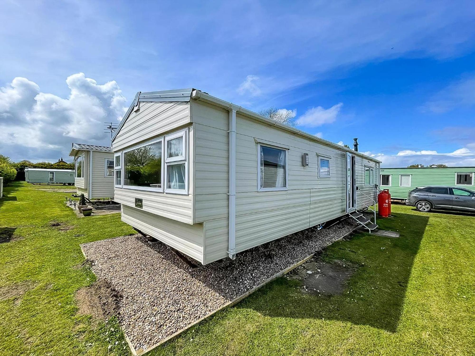 Lovely 6 Berth Caravan At Sunnydale Holiday Park Ref 35375S Louth  Exterior photo