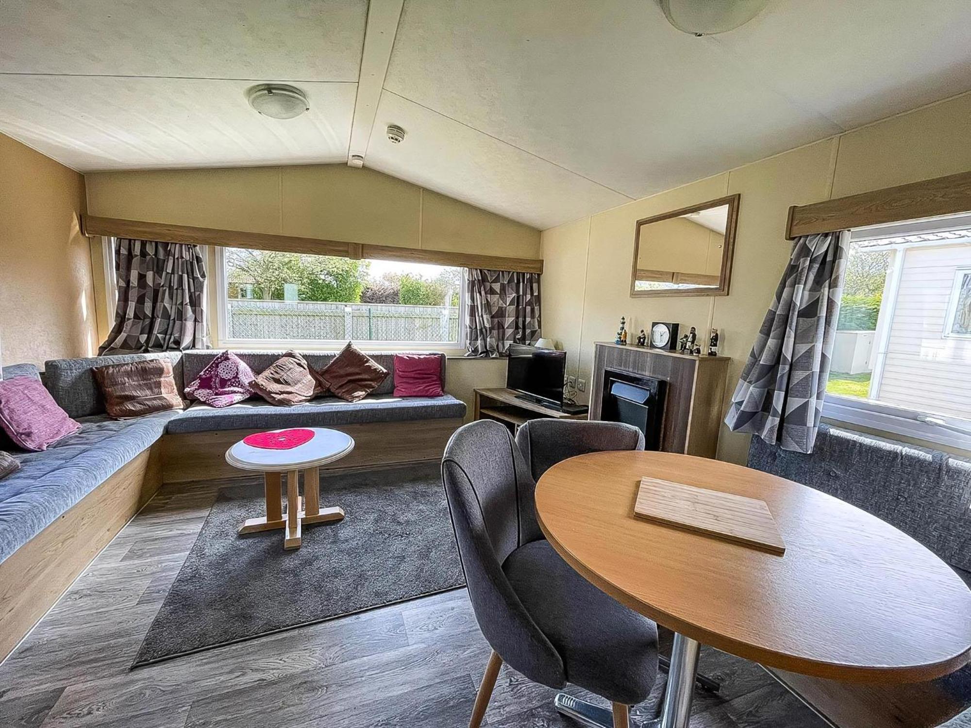 Lovely 6 Berth Caravan At Sunnydale Holiday Park Ref 35375S Louth  Exterior photo