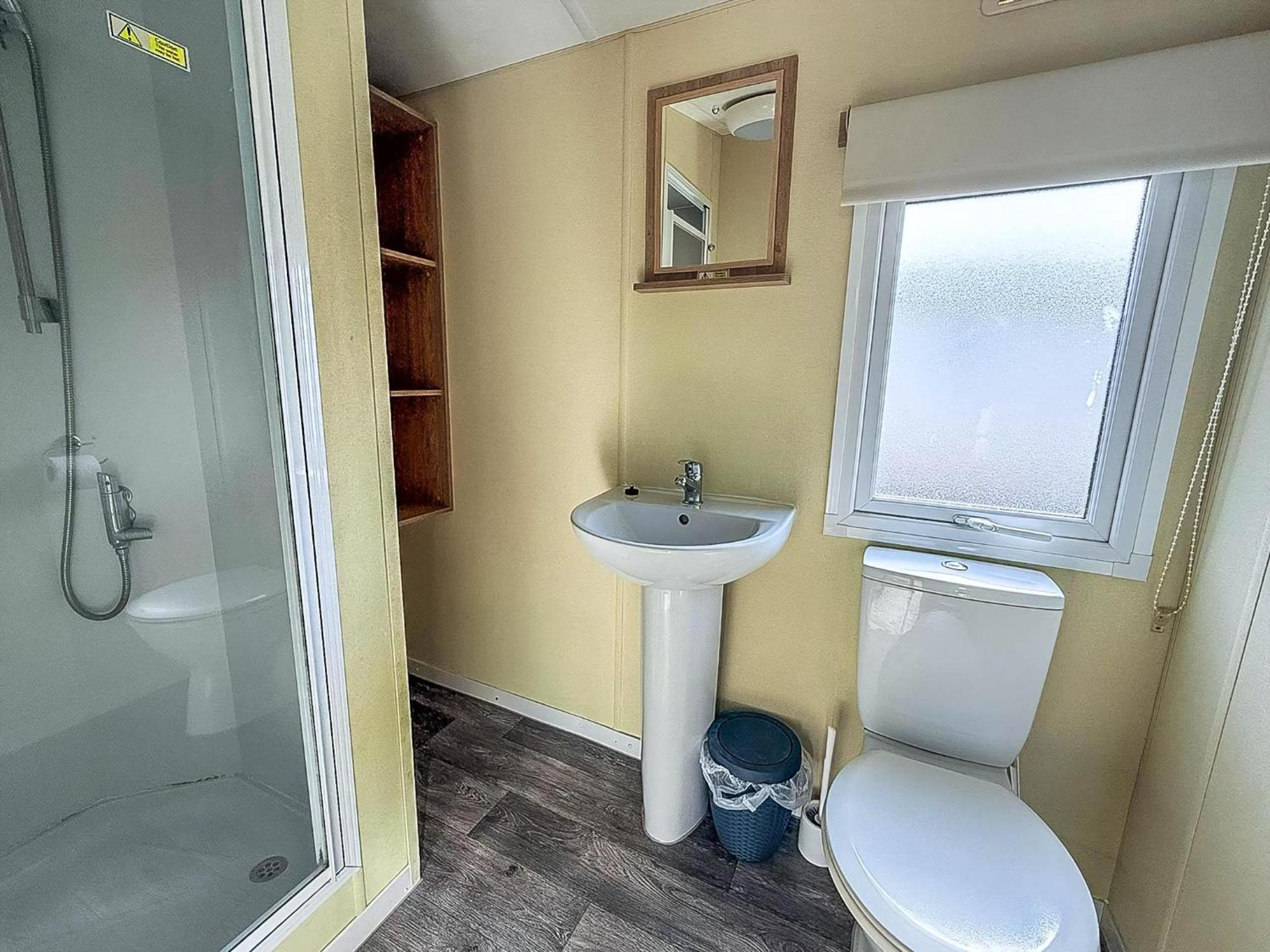 Lovely 6 Berth Caravan At Sunnydale Holiday Park Ref 35375S Louth  Exterior photo